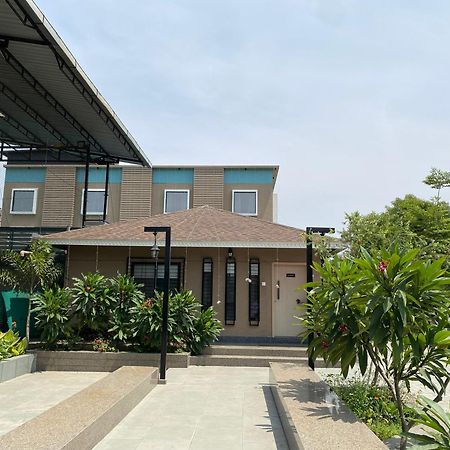 The Pavilion Park Resort 马莱冈 外观 照片