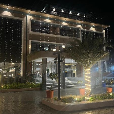 The Pavilion Park Resort 马莱冈 外观 照片